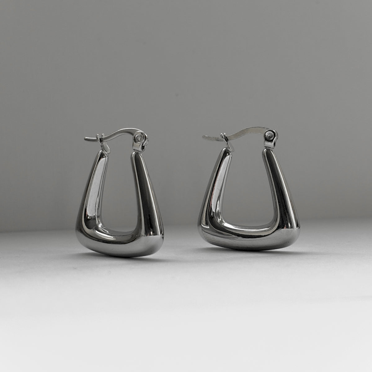 Sculptural Drop earring - Alexander Ahrens