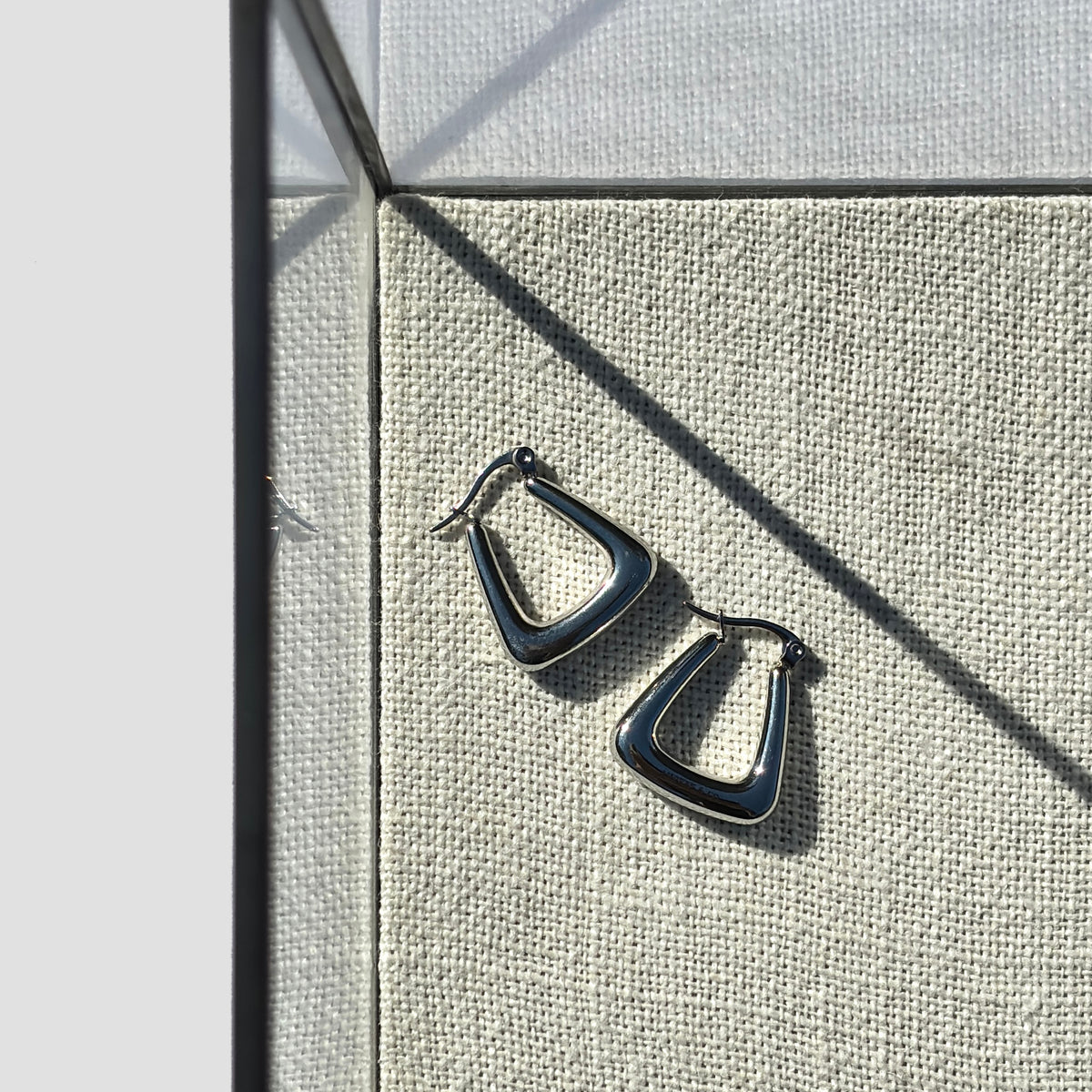 Sculptural Drop earring - Alexander Ahrens