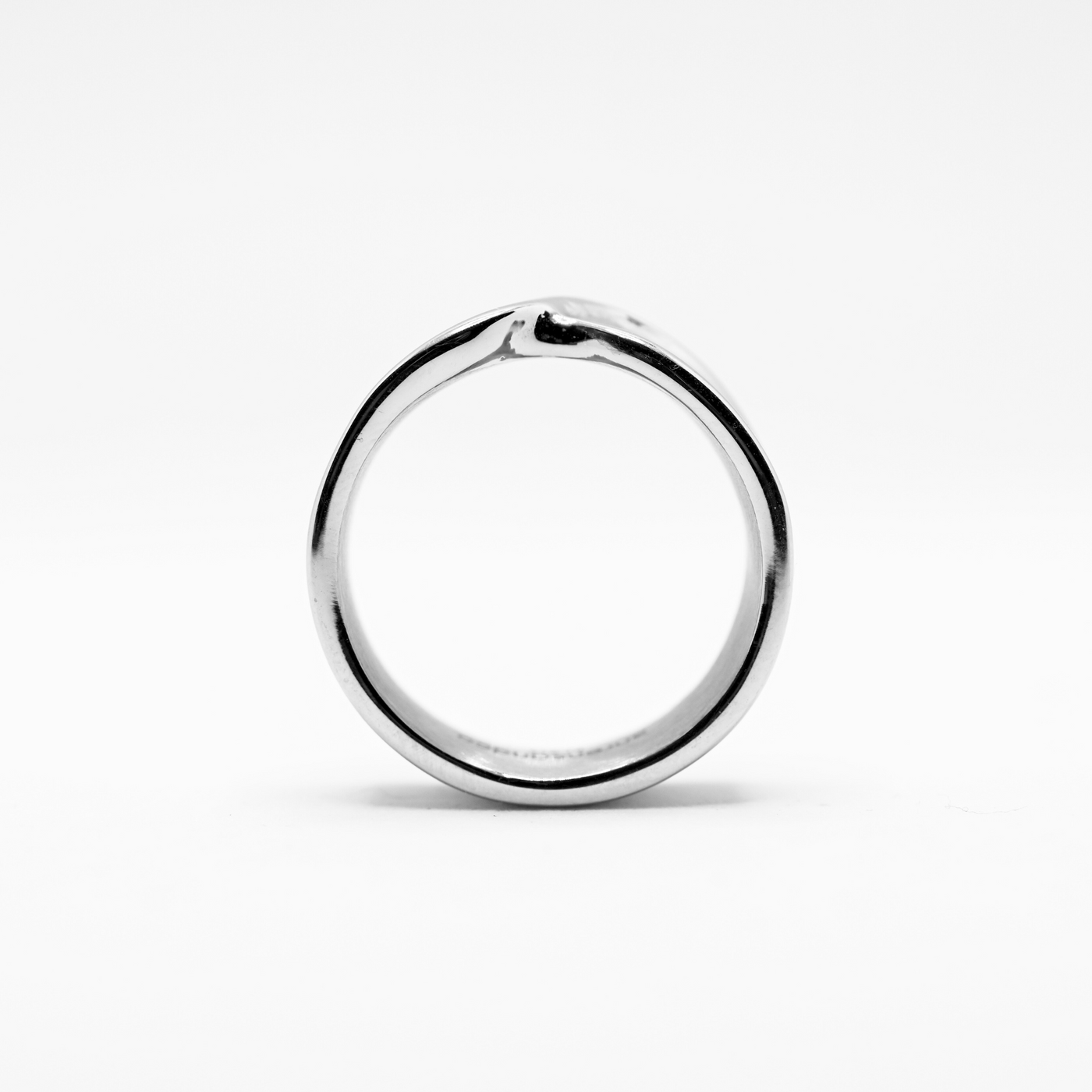 ahrensandco Anneau Infini Ring aus Edelstahl mit polierter Oberfläche und Gravur – moderner Unisex Ring aus Paris
