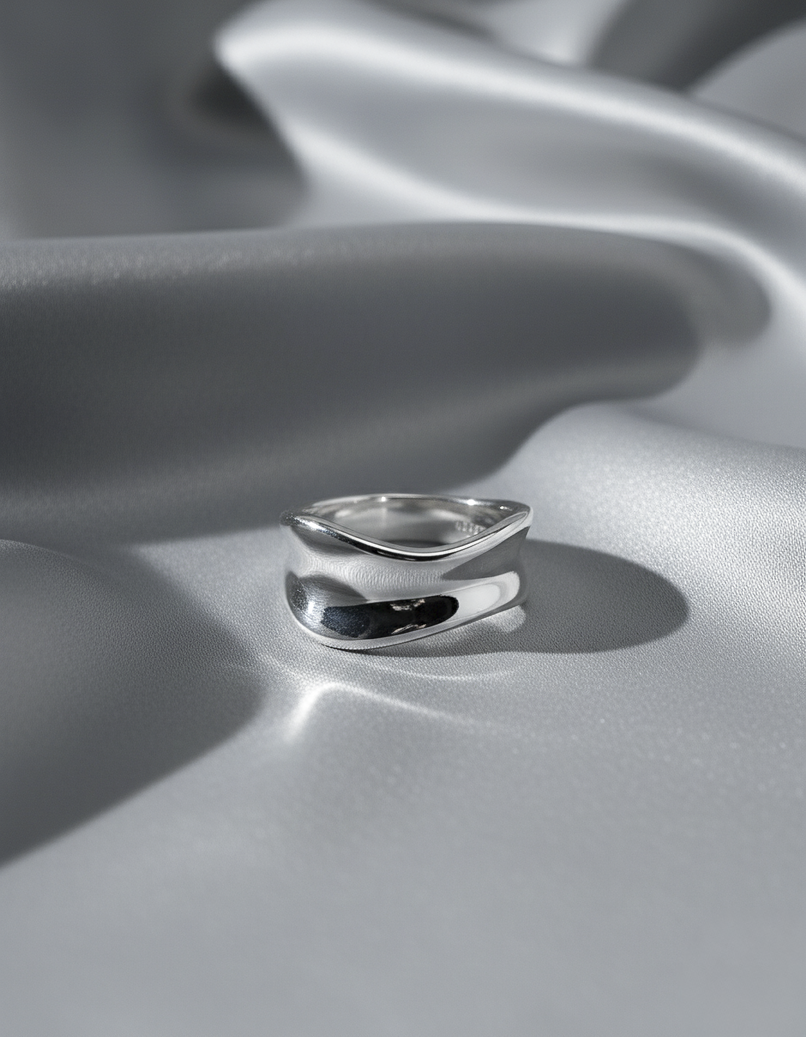 ahrensandco Arché Ring aus Edelstahl mit rhodinierter, polierter Oberfläche – minimalistischer Unisex Schmuck aus Paris
