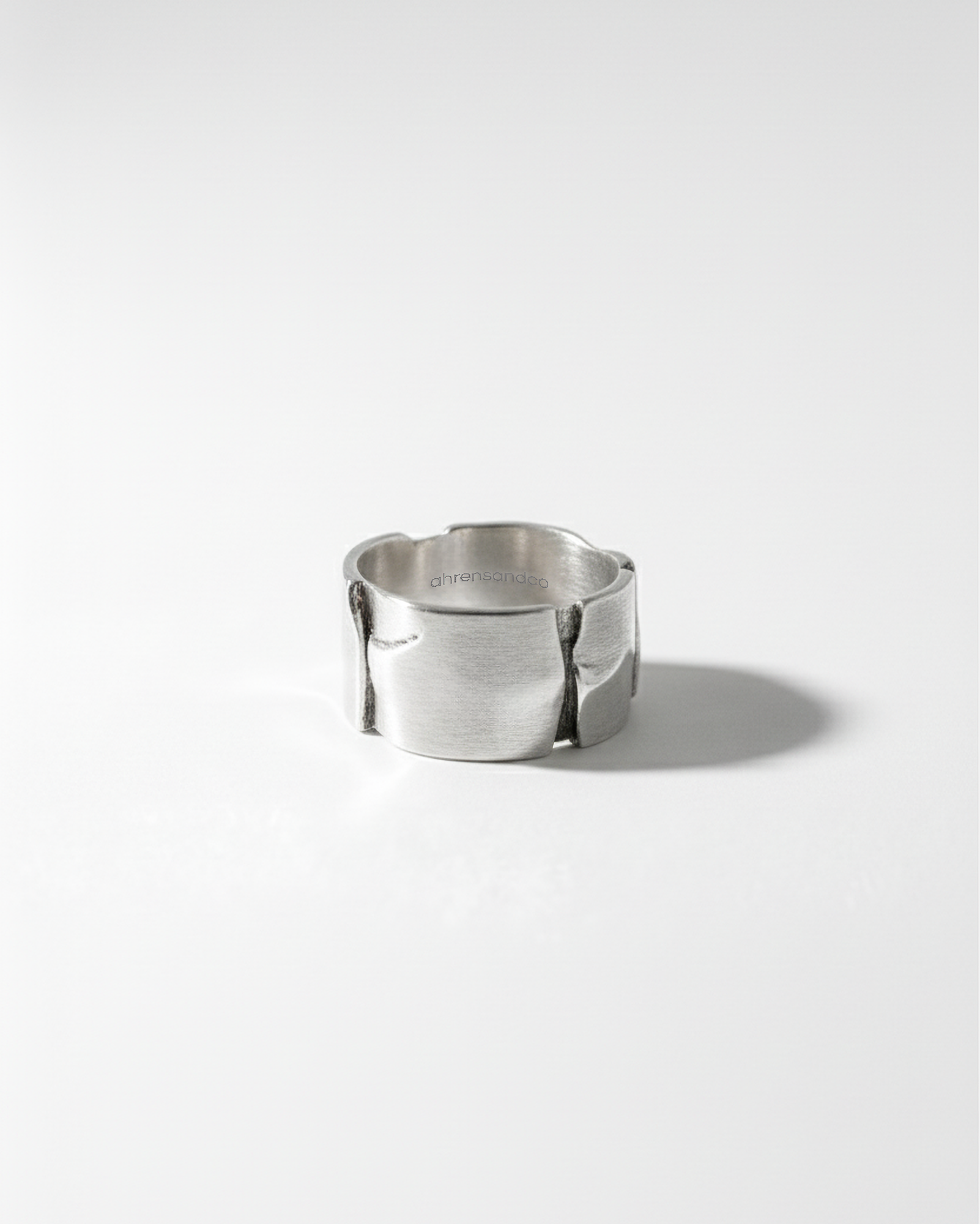 ahrensandco Brutalist No. 1 Ring aus 925 Silber mit matter Oberfläche – Unisex Design