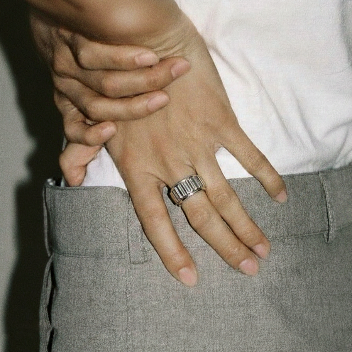 ahrensandco Cannelé Ring aus Edelstahl mit glänzender Oberfläche und gerillter Struktur – moderner Unisex Ring aus Paris
