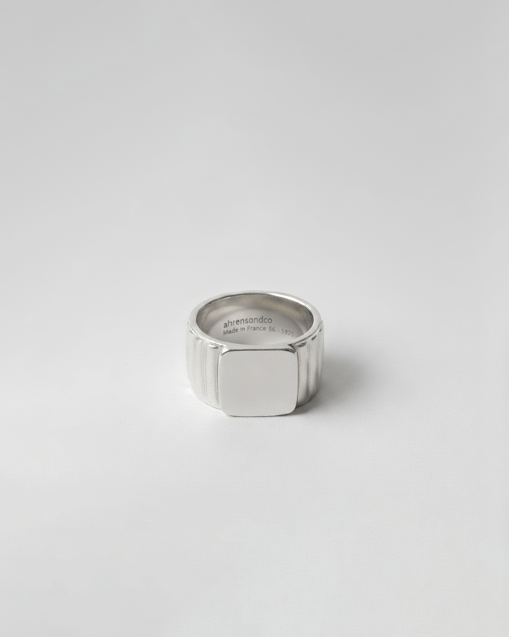 ahrensandco Cavité Ring aus Edelstahl mit spiegelpolierter Oberfläche – massiver Unisex Statement Ring aus Paris
