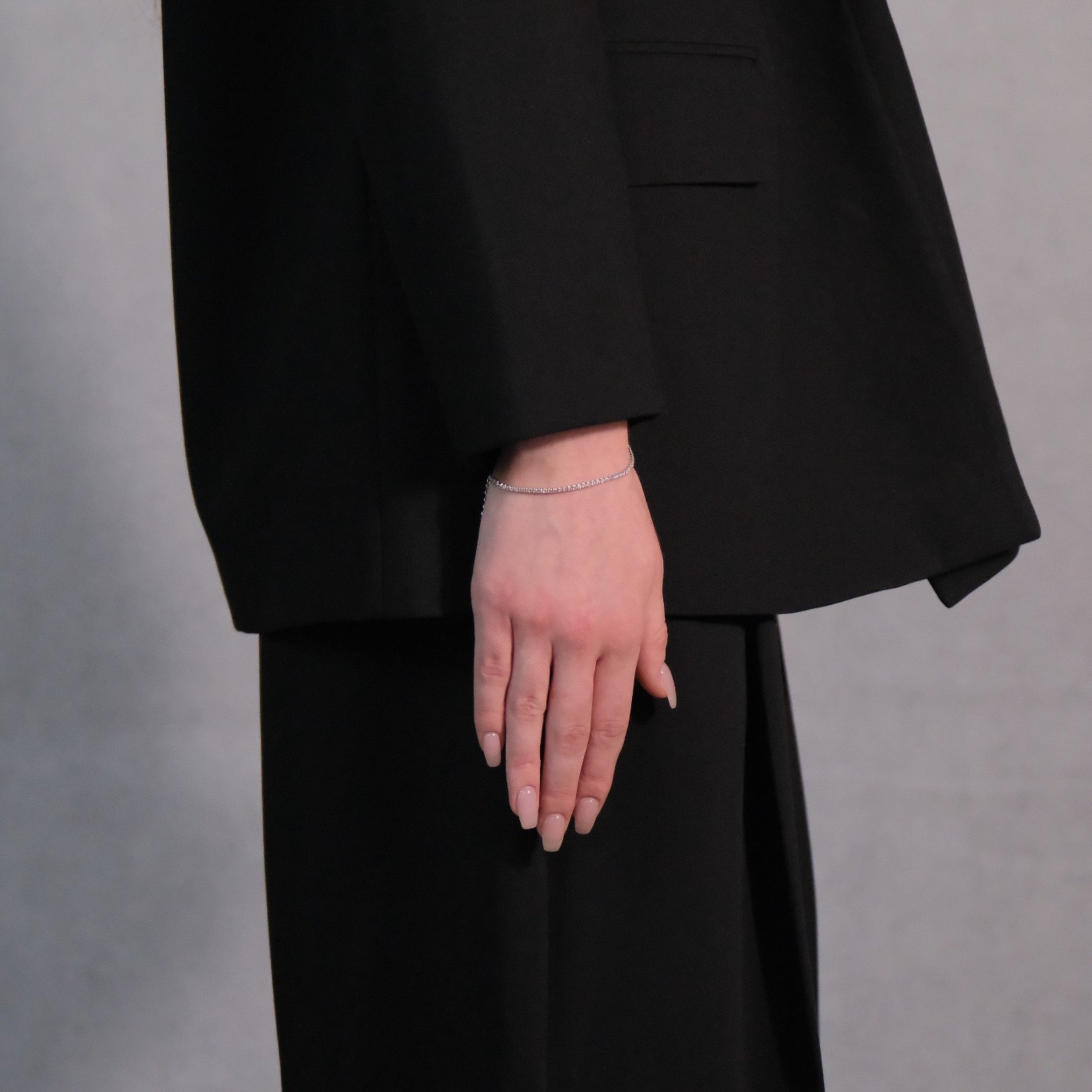 ahrensandco Clair Tennis Bracelet – feines 925 Silber Armband mit polierter Oberfläche, Gravur-Tag und verstellbarer Länge, designed in Paris
