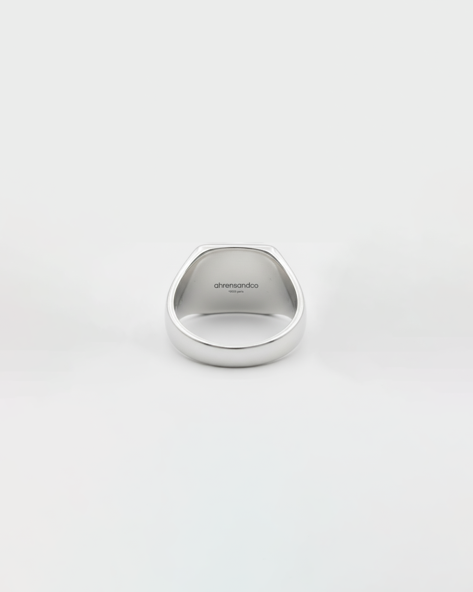 ahrensandco Classic Signet Ring aus Edelstahl mit gebürsteter Oberfläche – moderner Unisex Siegelring aus Paris
