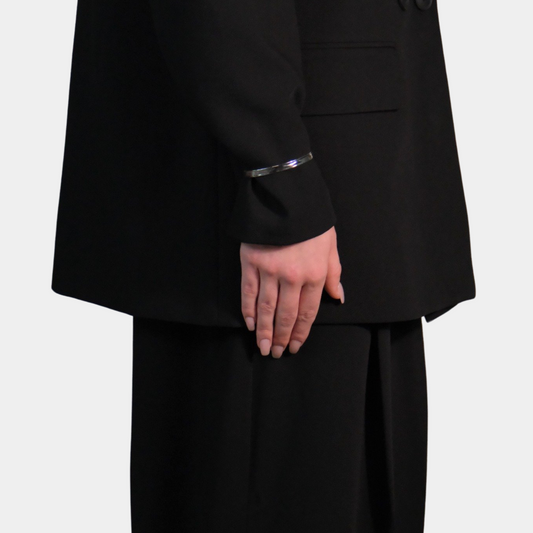 ahrensandco Hammered Bracelet – Edelstahl Armband mit gehämmerter Textur, polierte Oberfläche, minimalistisches Design aus Paris
