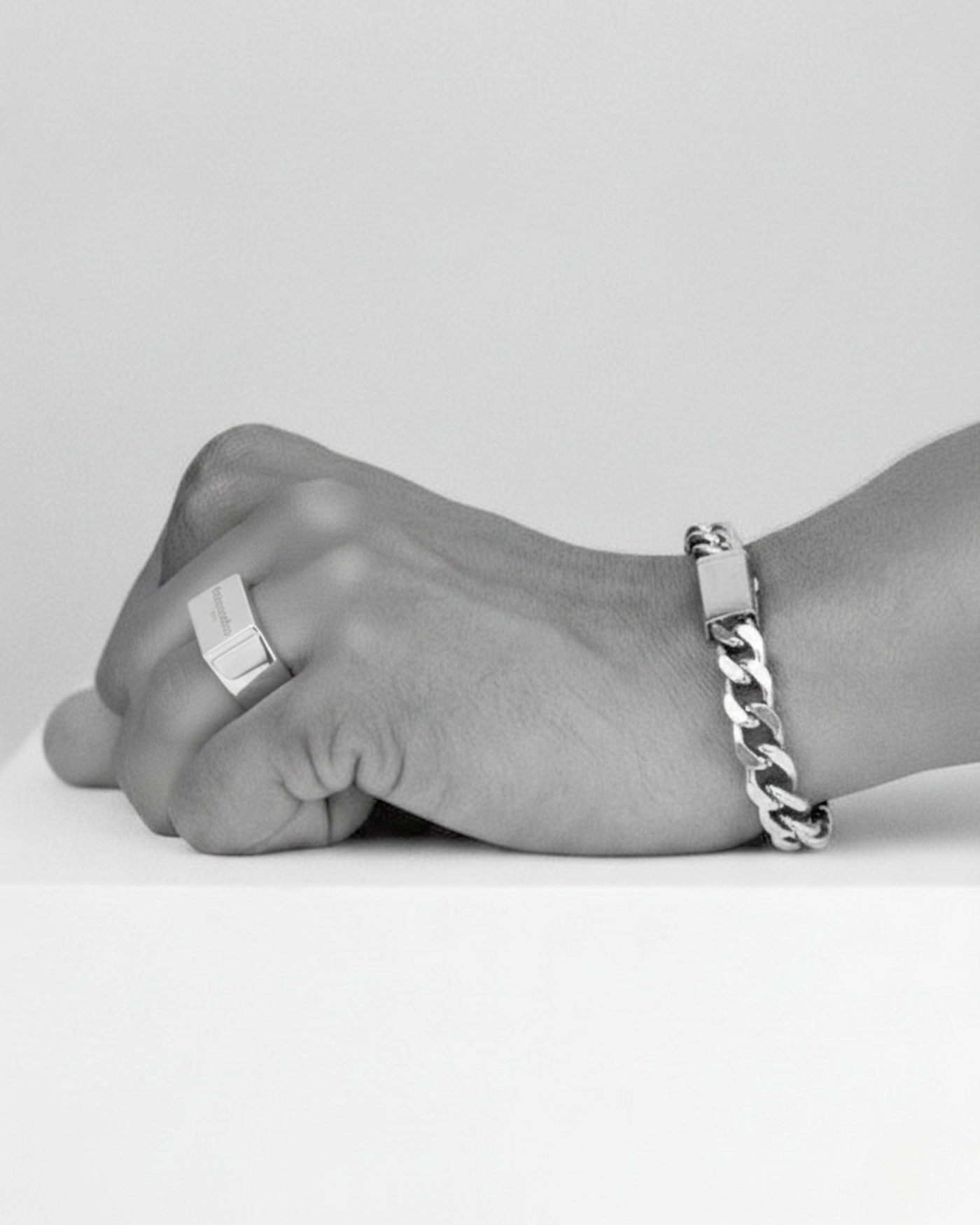 ahrensandco Metropolitan Cuban Bracelet aus Edelstahl – Unisex Armband Seitenansicht