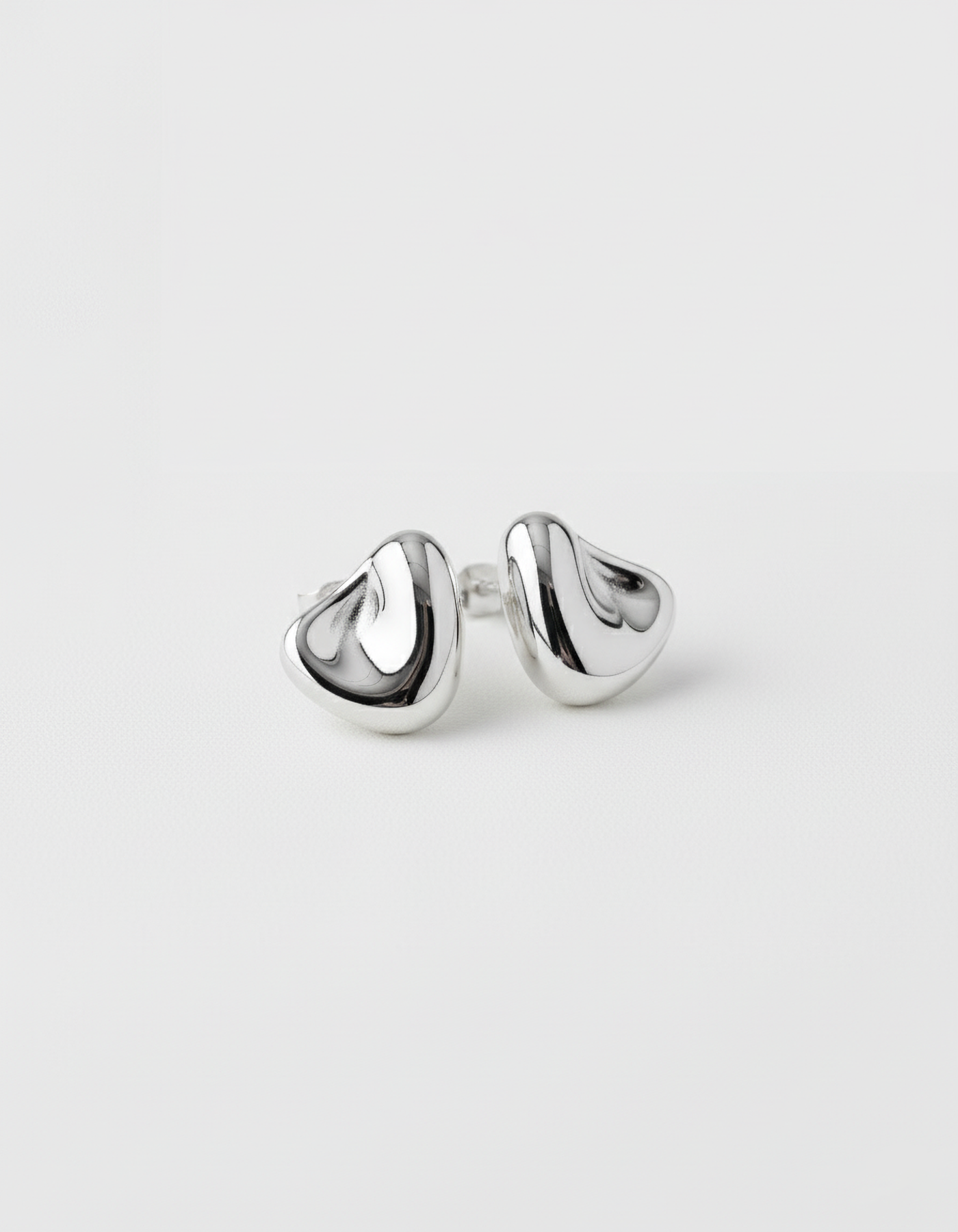 ahrensandco Mid-Century Stud Ohrstecker aus Edelstahl mit polierter Oberfläche – minimalistisches Unisex-Design inspiriert von Paris
