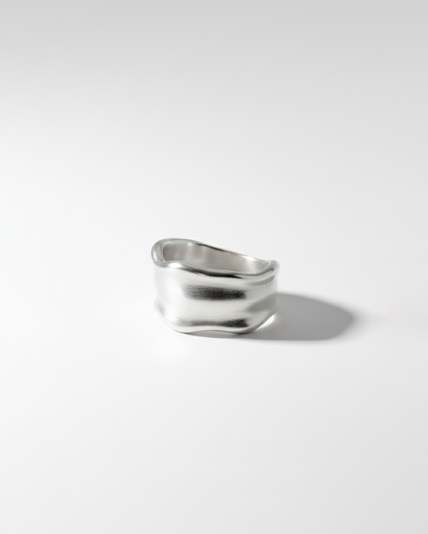 ahrensandco Rivulet Ring aus 925 Silber mit matter Oberfläche – Unisex Design inspiriert von Pariser Schmuckkunst
