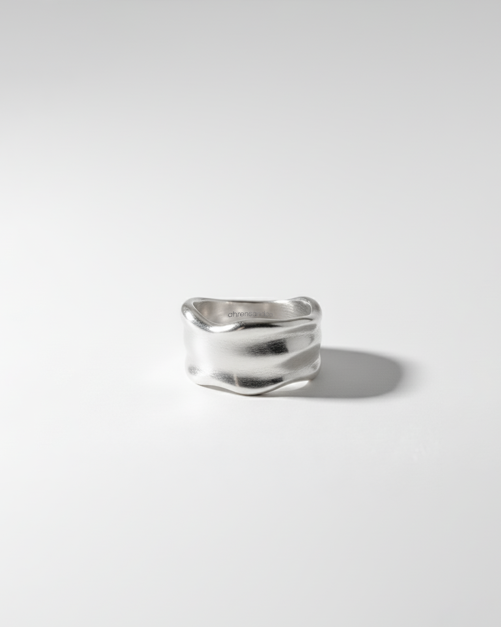 ahrensandco Rivulet Ring aus 925 Silber mit matter Oberfläche – Unisex Design inspiriert von Pariser Schmuckkunst
