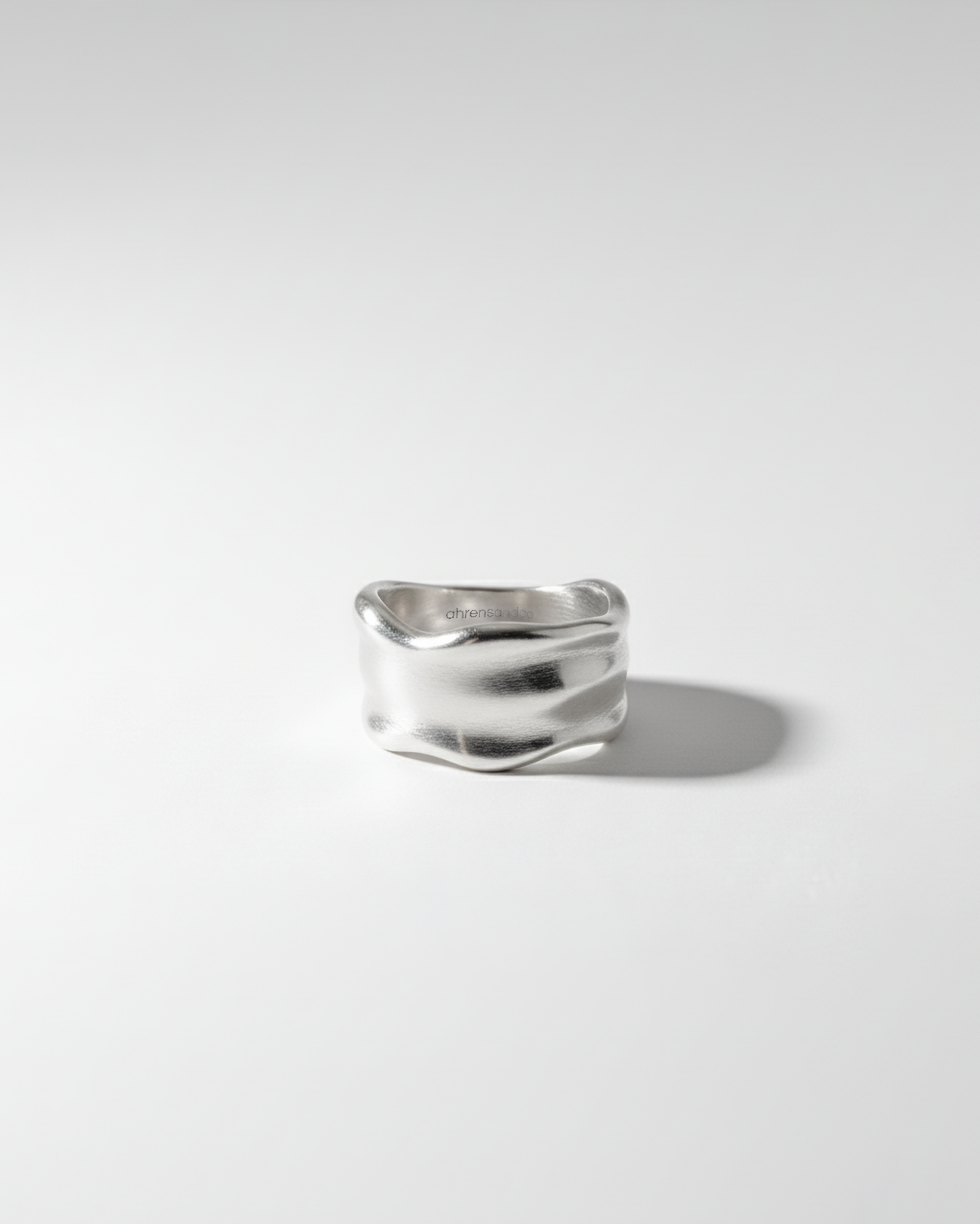 ahrensandco Rivulet Ring aus 925 Silber mit matter Oberfläche – Unisex Design inspiriert von Pariser Schmuckkunst
