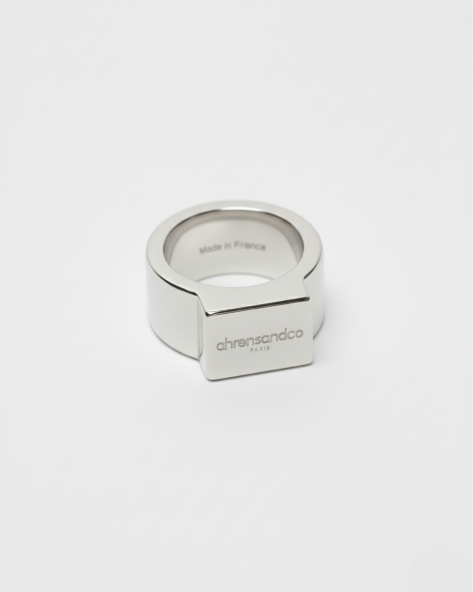 ahrensandco Studio Signet Ring aus Edelstahl mit spiegelpolierter Oberfläche – minimalistischer Unisex Siegelring aus Paris
