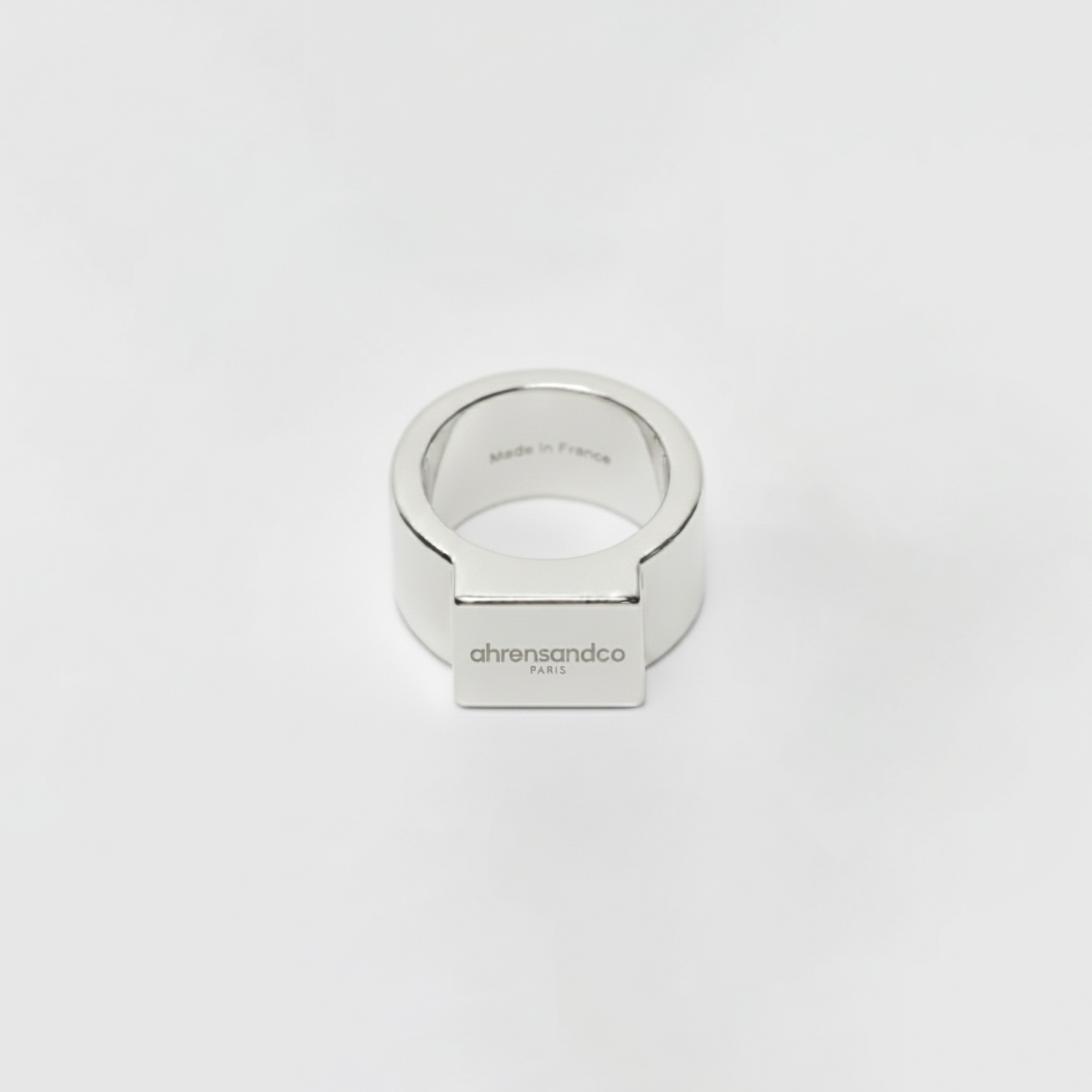 ahrensandco Studio Signet Ring aus Edelstahl mit spiegelpolierter Oberfläche – minimalistischer Unisex Siegelring aus Paris
