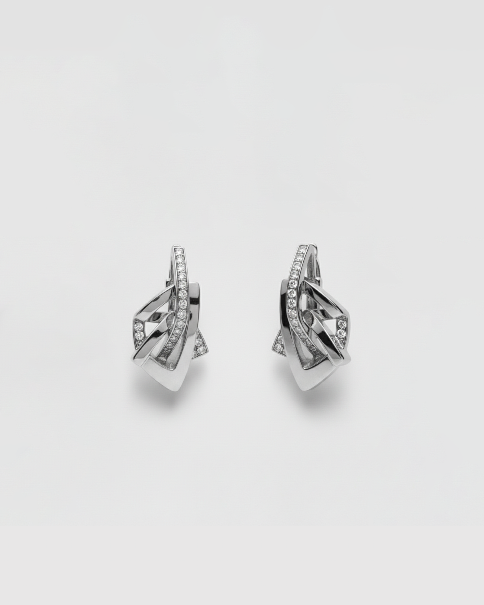 INTERLOCK EARRING