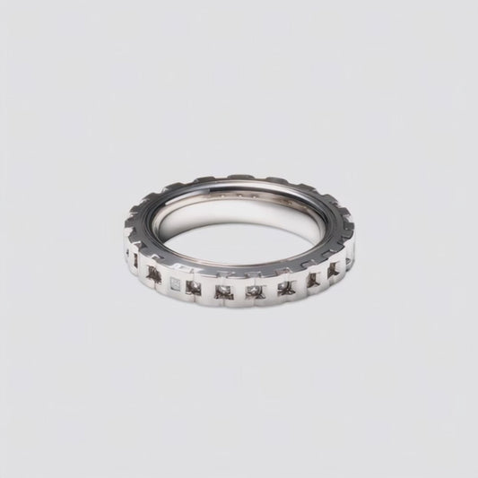 hrens & Co Zahnkranz Ring in studio light – textured industrial silver surface with matte-meets-polished finish