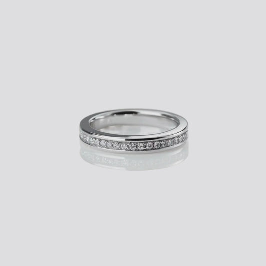 Ahrens & Co Éclat Ring in motion – shiny silver ring shown from all angles in studio light