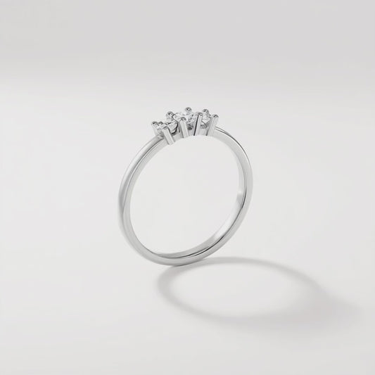 hrens & Co Bijou Belleville Ring in motion – silver ring with brilliant zirconia detailing in studio light